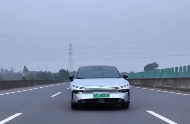 60度电敢标615km？小鹏P7+高速实测揭开续航谜底