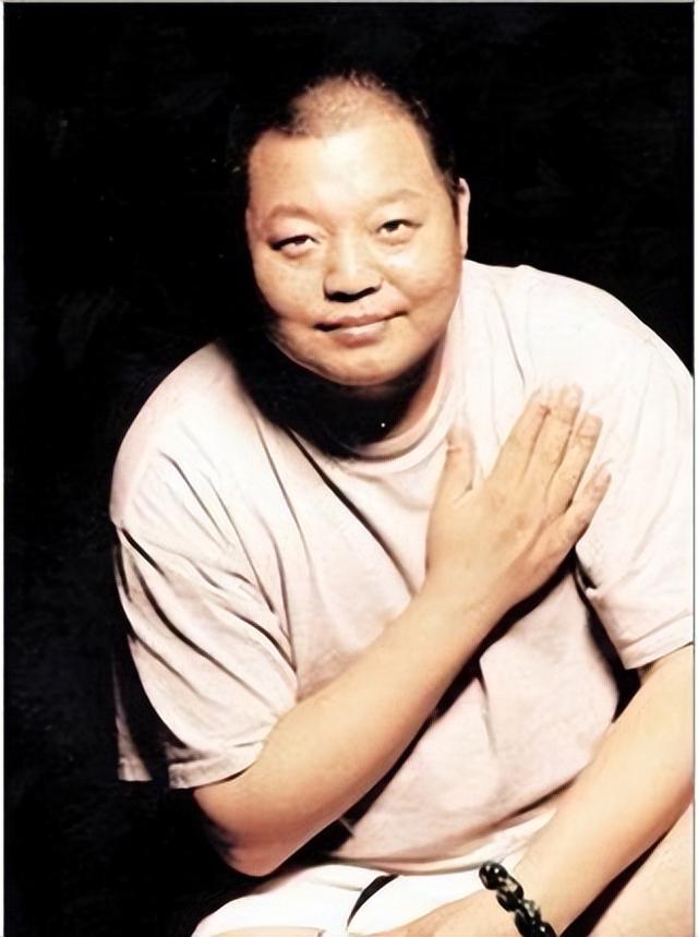 6上春晚，与恩师同居后怀孕，被骗流产，如今57岁准备孤独终老