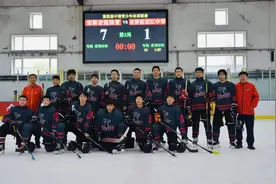 吉林市U14男子冰球队获得第四届中国青少年冰球联赛（吉林赛区）第一名图片