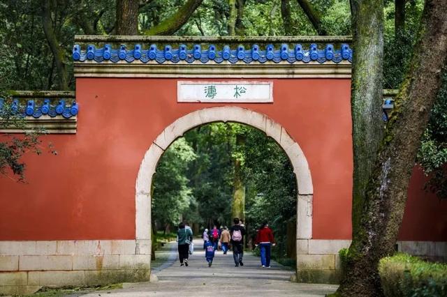 南京灵谷寺：南朝四百八十寺，多少楼台烟雨中