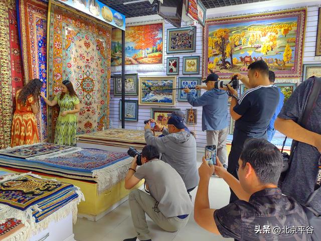 北京平谷文艺工作者新疆洛浦采风