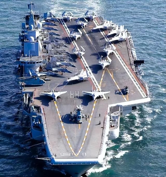 福建舰震撼入列！电磁弹射改写海战规则，中国海军驶向"新世界"！