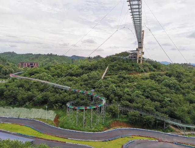 游在鹰潭｜学生搭子团秋季攻略！轻松玩转4大宝藏地「全球学子嘉游赣 奇绝鹰潭逍遥游」