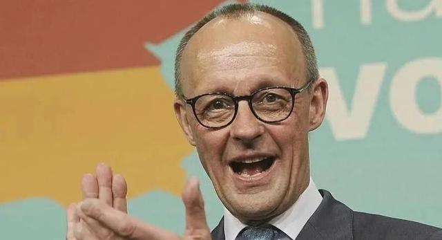 特朗普甩锅，欧洲扩军梦碎稀土！中国稀土一断，武器瞬间变废铁！