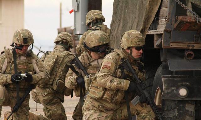 美军海外犯重罪!哥伦比亚不审判,协议成保护伞,受害者哭诉无门