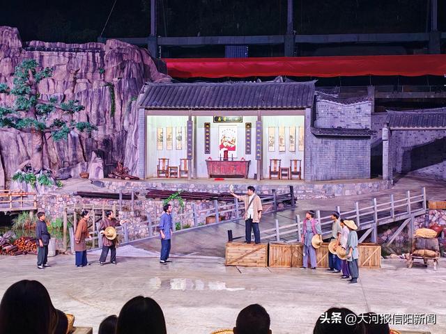 夜映红城！新县大型红色实景演艺点亮大别山精神 映照老区振兴路