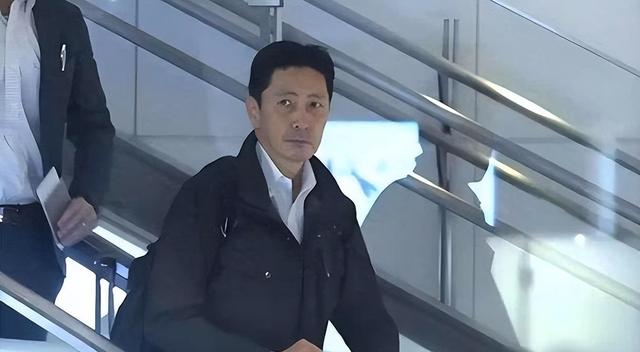 高市还没道歉	，日本要求中国解释双手插兜，中方回应