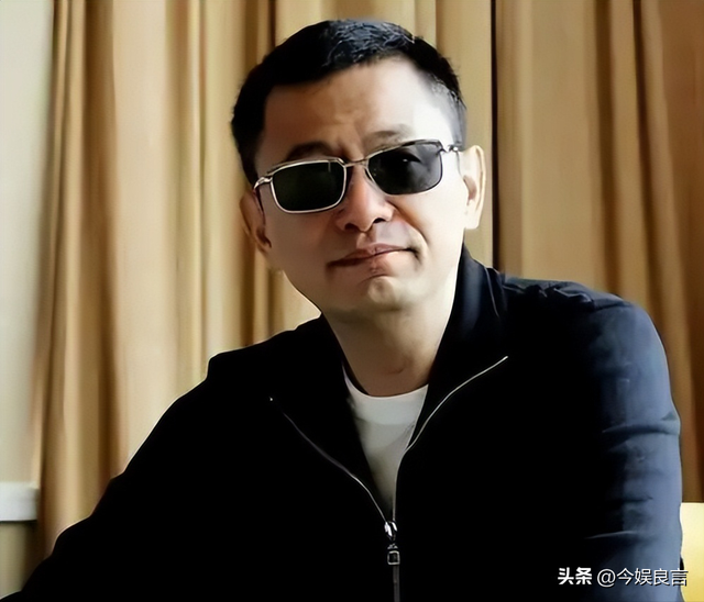 陪玩陪睡仅冰山一角！集体开嫖、舔手指、互撕，"圈中内幕"太荒唐