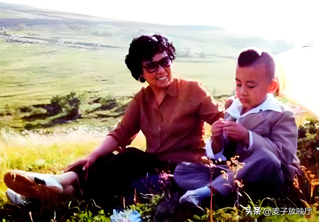 8岁光屁股火遍全国，现定居北京娶学霸为妻的他	，是身价过亿高管