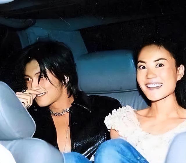 官方发文，高调官宣56岁王菲喜讯，让谢霆锋和整个娱乐圈沉默了