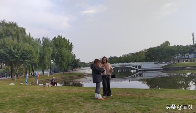 成德同城化 幅员2.6平方公里 集多功能 的广汉山水镇三星湖水色诱人