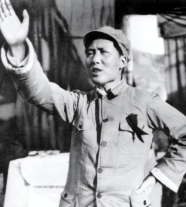 1937年，红军一团长到延安，毛主席疑惑：半年了，怎么也不来看我