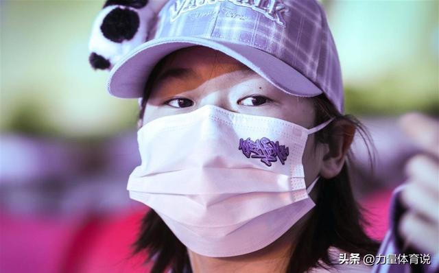 全运会结束后，全红婵低调返乡探亲，没想到还是被拍照围观