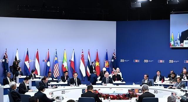 美国刚忽悠完巴基斯坦，中国就掐住技术命脉，让特朗普半年白干！