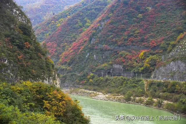 汉中出发沿嘉陵江跨省自驾,把秦巴深秋的美景装进车窗~图片