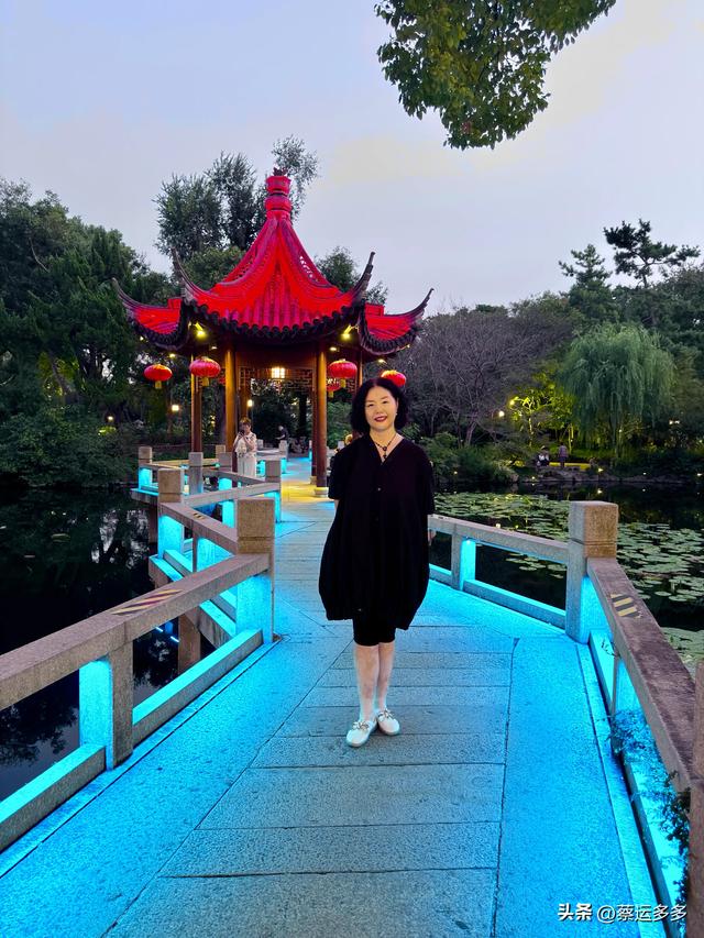 夜游上海古猗园，夜景璀璨迷人