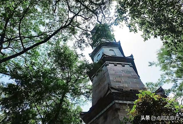 成都难得的清凉徒步胜地，在都江堰隔壁，不要门票，超级凉爽。