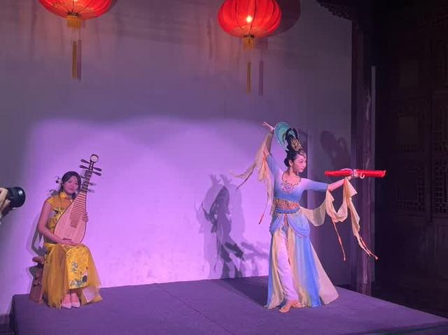 “缘启四季，巧遇花局”！在扬州个园与七位仙偶遇！