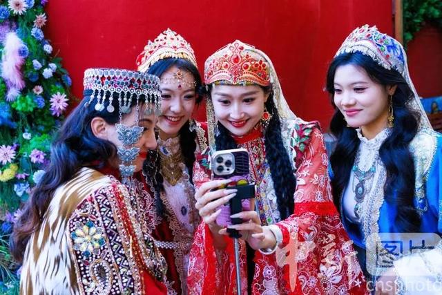 【央媒看天山】新疆乌鲁木齐：乐游大巴扎