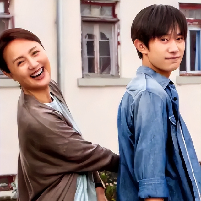 离春节不到2月，52岁辛柏青高调传出喜讯，朱媛媛终于可以放心了