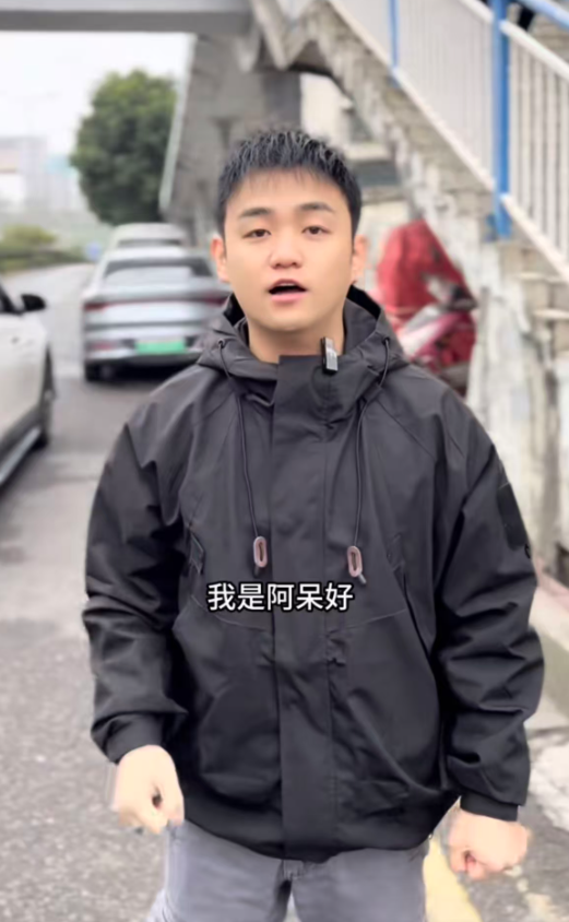 30岁贵州网红“阿呆”去世，骑机车不幸车祸，遗体仍在殡仪馆