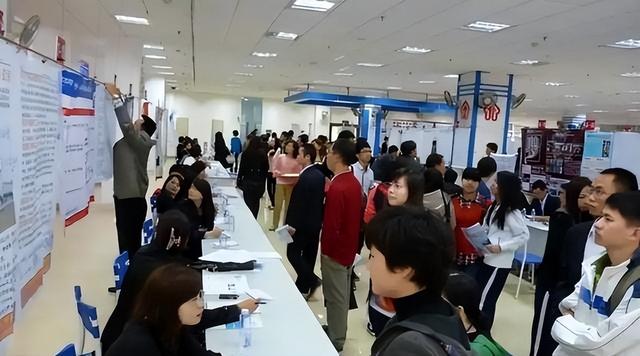 劳务派遣悄悄“改名“：不只是换称呼，更是用工模式的深层调整