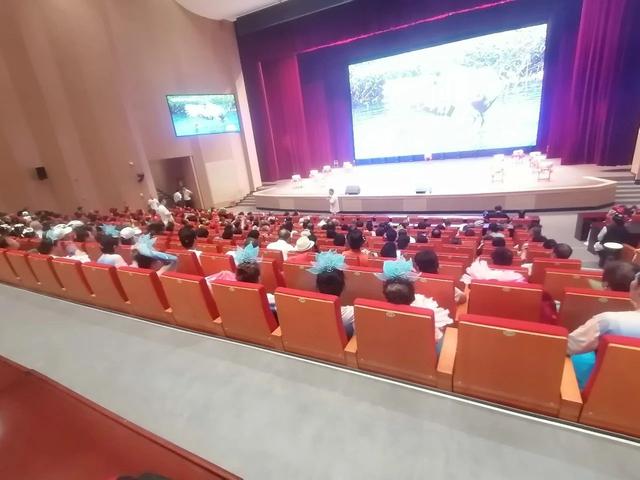 走进校园收获多·旅游文化展风采