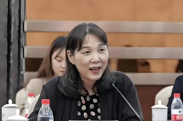 宗馥莉首度回应娃哈哈风波，三句话表明立场，杜建英宗泽后应愧疚
