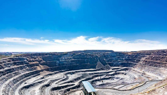 忍无可忍无需再忍！刚拿下稀土大单，特朗普又要开“第二枪”，全球收到通告	，中国被做局？