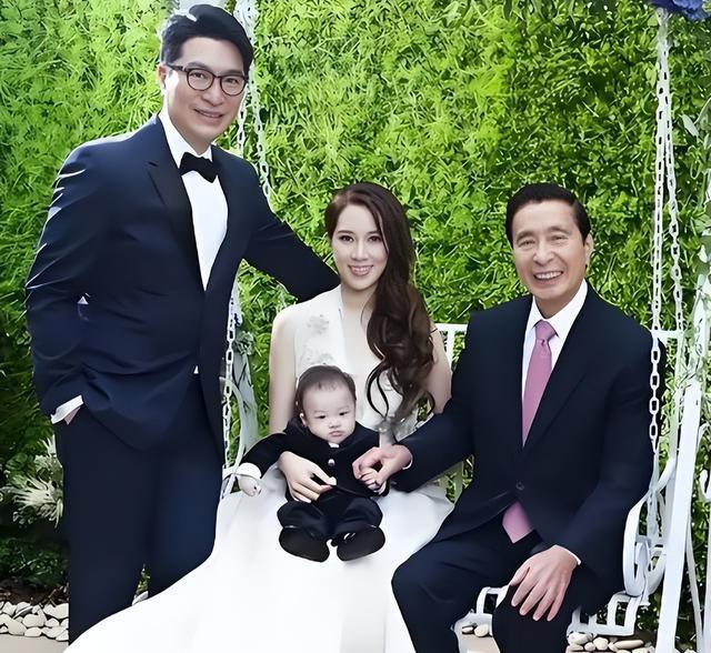 14岁就长得“倾国倾城”，24岁被富豪花7亿娶回家，8年生下4个娃