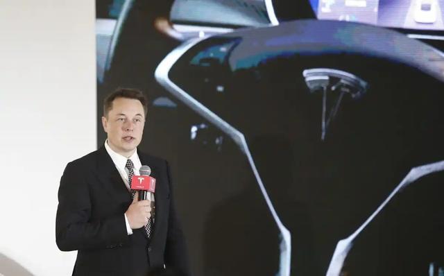 马斯克给自己发了万亿美元红包，股东们还得说"谢谢啊"