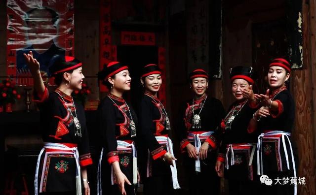 宋轶畲族“凤凰装”美出圈！带你打卡福建的宝藏畲村