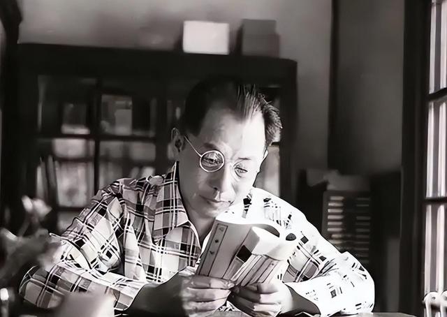 张学良被囚54年，生活奢华，月经费超北京人均工资400多倍