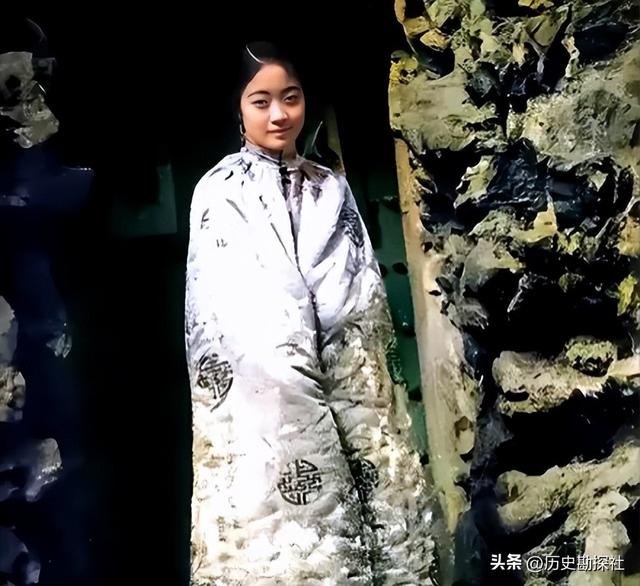 这才是皇后婉容的真实样貌，并非演员扮演，货真价实的罕见照片！