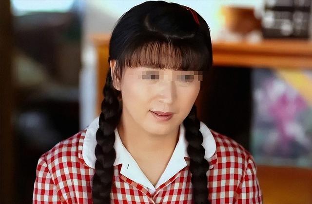 闫学晶事件加剧！多家官媒痛斥后，又一坏消息传来，这下麻烦大了