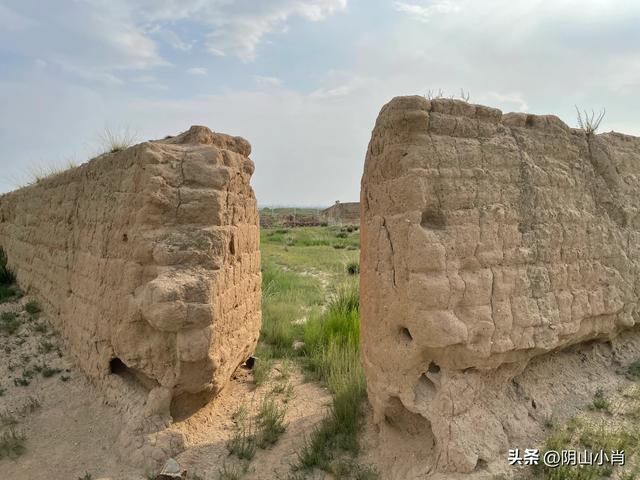 达茂旗达尔罕、百灵庙、乌克忽洞，固阳银号、忽鸡沟田野考察笔记