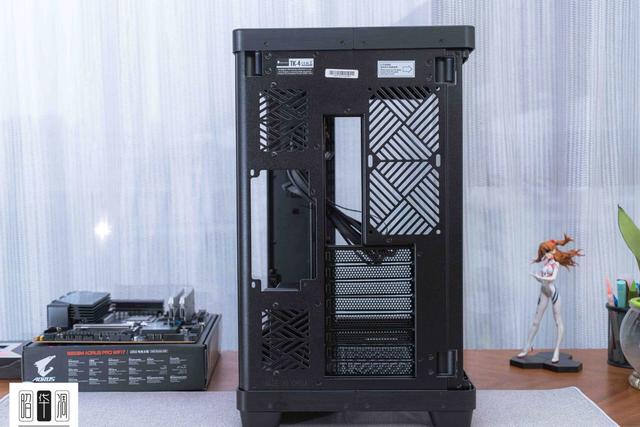 曲面玻璃的通透美学：乔思伯 TK-4 装机实录