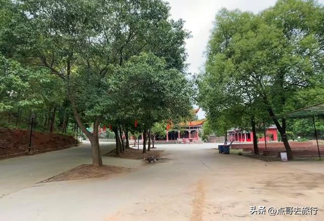 四川德阳最不可低估的寺庙，蕴含皇家气度，清幽静谧，公交直达！