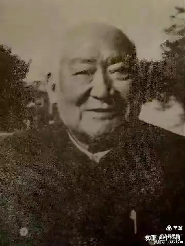 《2025年12月5日傍晚游西安红色回坊之地“莲湖公园”即景留影》