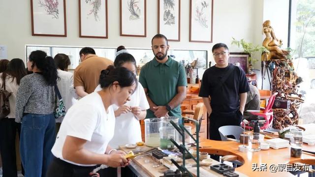 一口非遗美食，一眼红色文化！多国青年齐聚蒙自，频频点赞！
