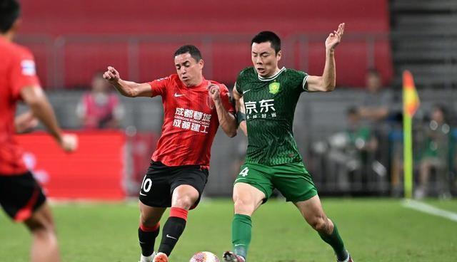 李明封笔之作，离任前为国安挖来大连18岁左后卫，找好李磊接班人