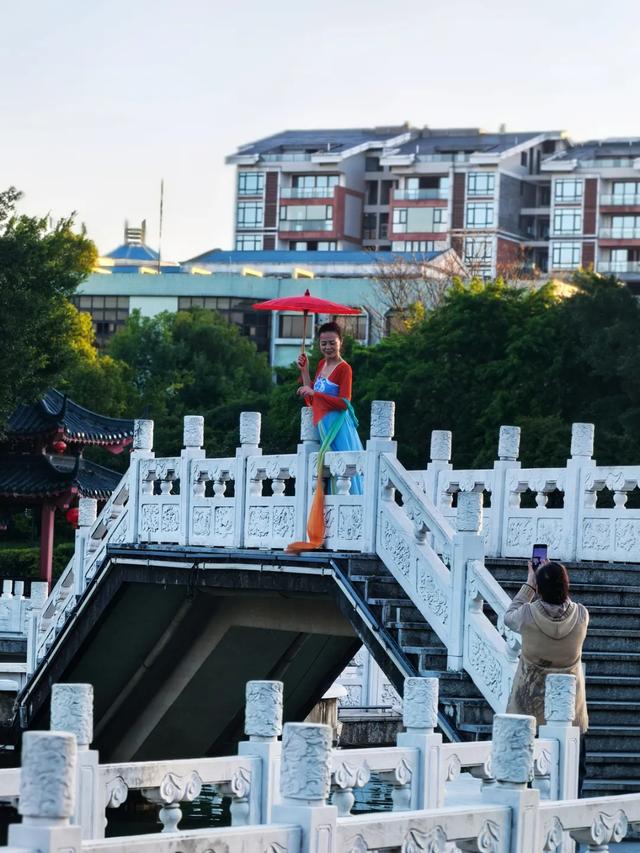 桂林:邂逅榕湖别样情!