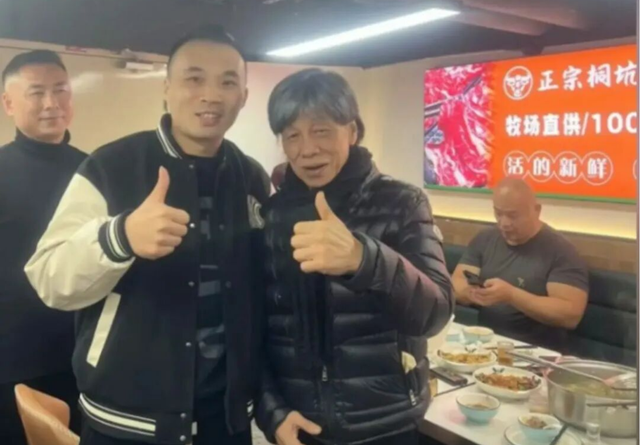 难以置信	，前一晚还在请客吃火锅、写题词的“邪神”怎么去世了？最後身影曝光，他们发文悼念！