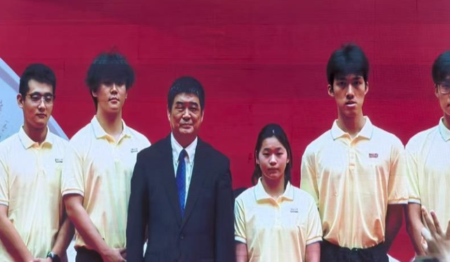 18岁全红婵再破天花板，这一次，她让陈若琳和整个泳坛“沉默”了
