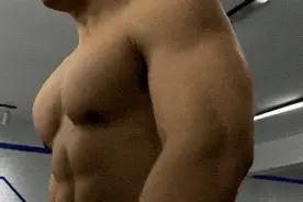 北京肌肉壮男湿身直播被曝光，公狗腰好可图片