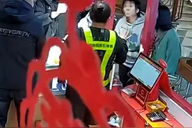 女子兑200元中奖彩票被店员撕毁？官方通报：已停业整顿并辞退销售人员图片