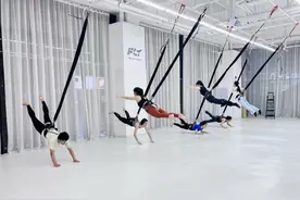 “空中蹦极”有点火，记者体验后腰酸背痛，专家建议来了图片