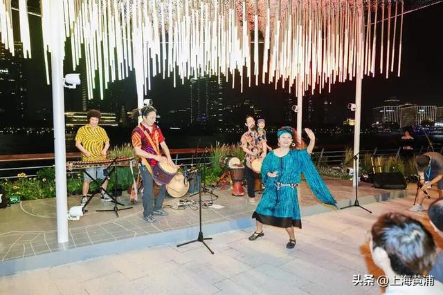 今夜，南外滩滨江被温暖点亮！