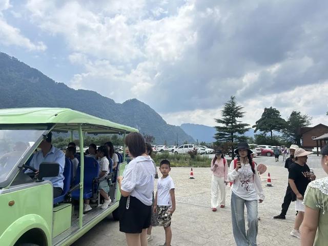 山水云屏 艺术共舞｜“跟着艺术游陇南”走进云屏三峡