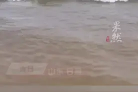 女童海边独自玩耍游客默默守护，“发视频是想给大家提个醒，希望家长能看好孩子。”图片